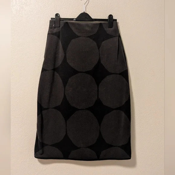 Uniqlo X Marimekko Black and Dark Gray Oversized Dot Skirt - Picture 2 of 7